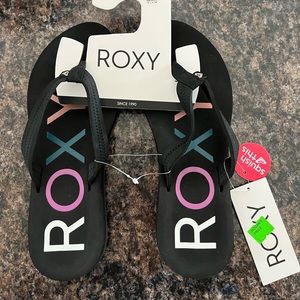 Roxy flip flops, nwt, size 7, black